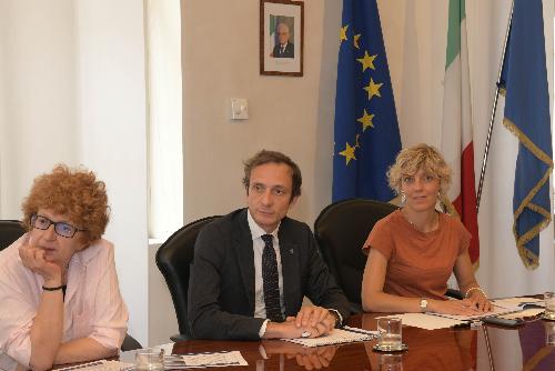 Il governatore Massimiliano Fedriga assieme agli assessori Tiziana Gibelli e Barbara Zilli